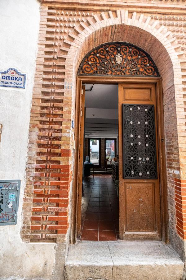 Amaka House Hostal *